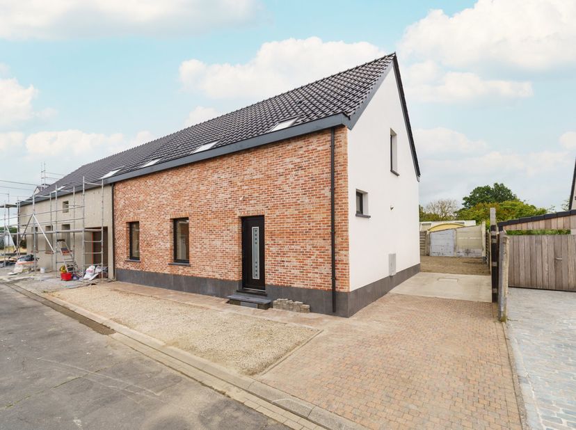 Interesse in dit pand? Neem voor bijkomende informatie of het maken van een afspraak rechtstreeks contact op met Copandi via 015 79 05 83.<br />
<br /