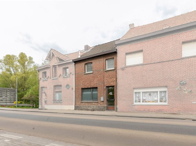 Gerenoveerde woning met twee slaapkamers te koop nabij het centrum van Niel.<br />
Deze charmante woning bevindt zich op een gunstige locatie, vlakbij