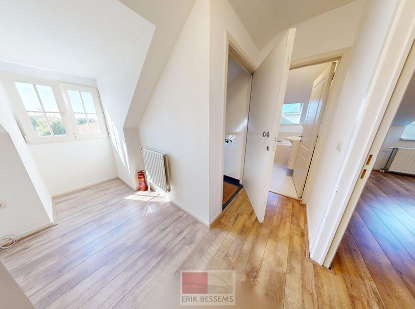 Gezellig 1-slaapkamer dakappartement met ruime leefruimte / open keuken ZONDER LIFT<br />
<br />
Op zoek naar een comfortabel appartement op een prakt