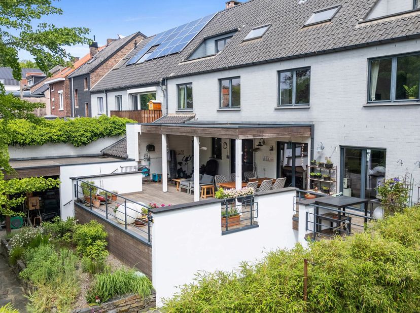 Exclusief gelijkvloers appartement met privatieve tuin, ruim terras en ondergrondse polyvalente ruimte nabij centrum Genk<br />
Op een absolute toploc