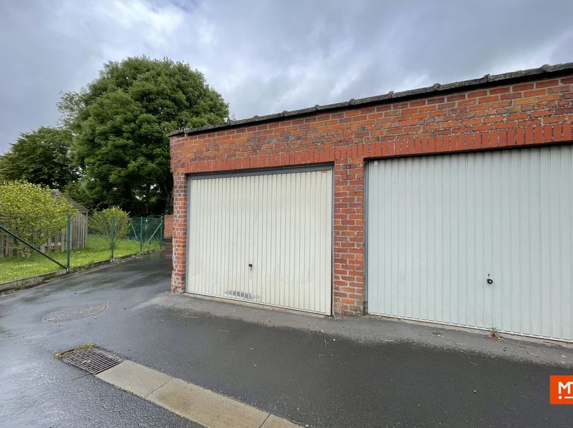 Garage te huur in Langemark<br />
<br />
Deze garage gelegen in de Donkerweg te Langemark is gemakkelijk bereikbaar via de Statiestraat.&amp;nbsp;<br />
<