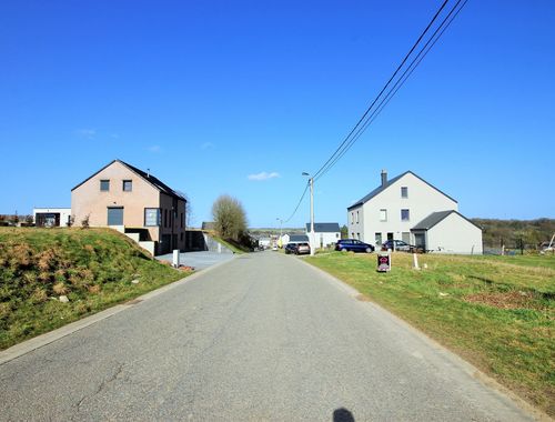                                         Terrain à bâtir à vendre à Surice, € 60.000
