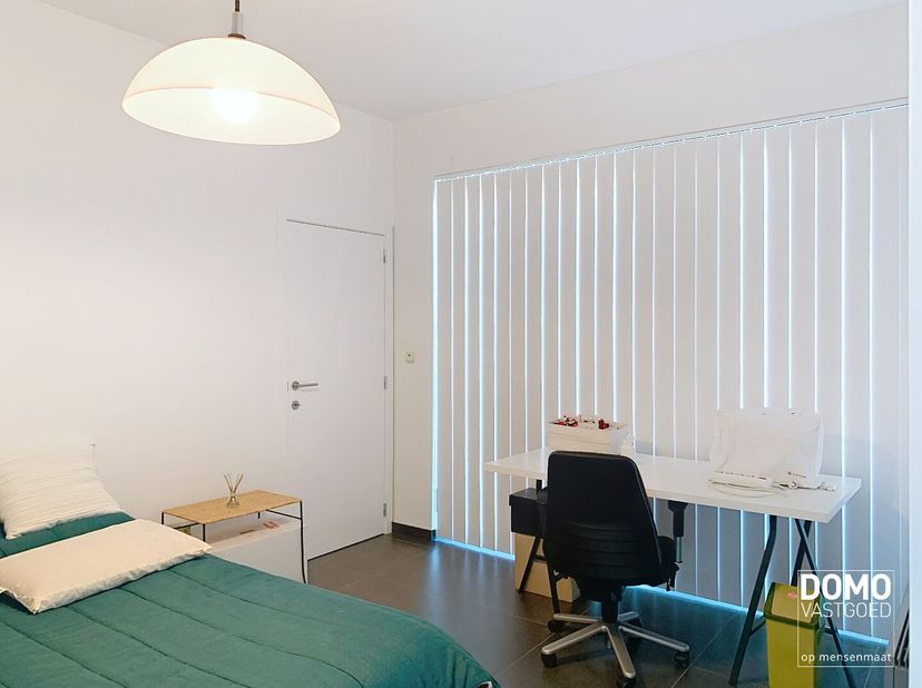 Dit ruime appartement is gelegen te Herk-de-Stad en biedt alle comfort en luxe die je maar kunt wensen. Het appartement is gebouwd in 2011 en heeft ee