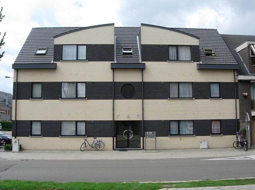 Appartement à louer
                    à 2400 Mol