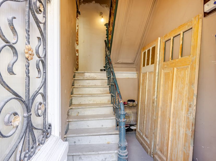 Afspraak BEZOEKDAG telefonisch via Jari Wante op 0470/21.14.82<br />
<br />
Deze herenwoning geniet van een uitstekende ligging in het hartje van We
