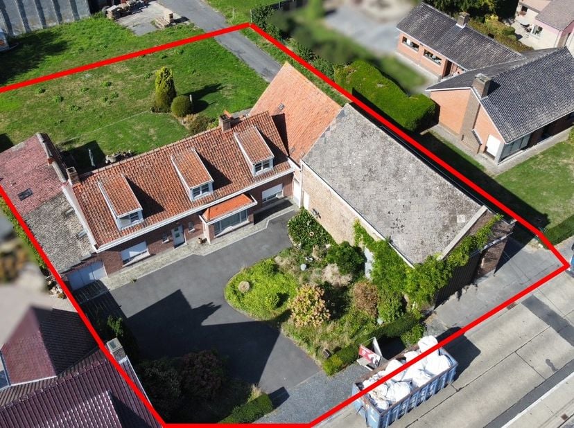 Huis te koop in Kerkstraat 99,
                    8540 Deerlijk