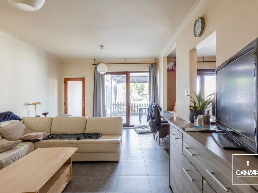 Deze woning is gelegen&amp;nbsp;op een gegeerde locatie nabij het&amp;nbsp;centrum van Eeklo. Dankzij de nabijheid van lokale handelaars, scholen en andere fa