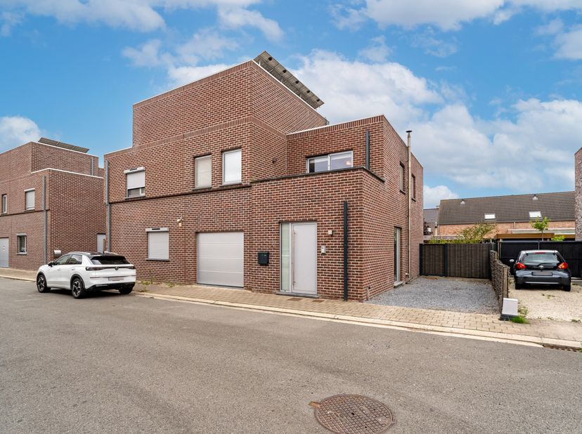 Huis te koop in ,
                    8530 Harelbeke