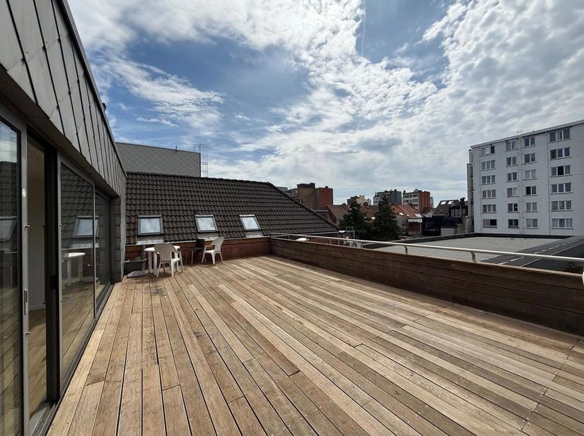 Quares - TREVI Groep presenteert:<br />
Stap binnen in deze indrukwekkende en lichtrijke loft waar ruimte, comfort en een moderne afwerking perfect sa