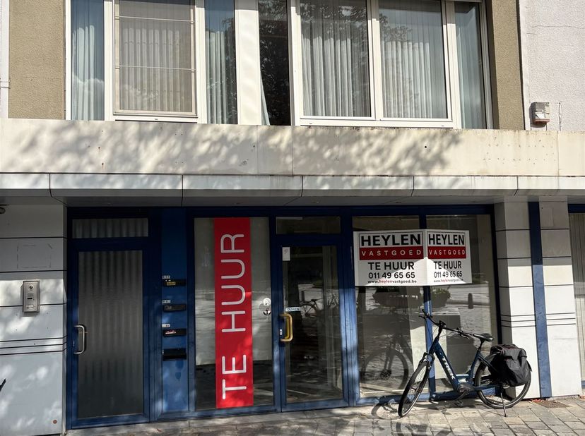 Bedrijfsvastgoed te huur in ,
                    3920 Lommel
