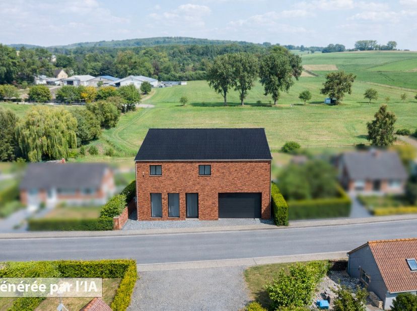 Amoureux des projets audacieux, cette maison est faite pour vous ! Située au cur dun village prisé, cette bâtisse à parachever nattend que votre visio