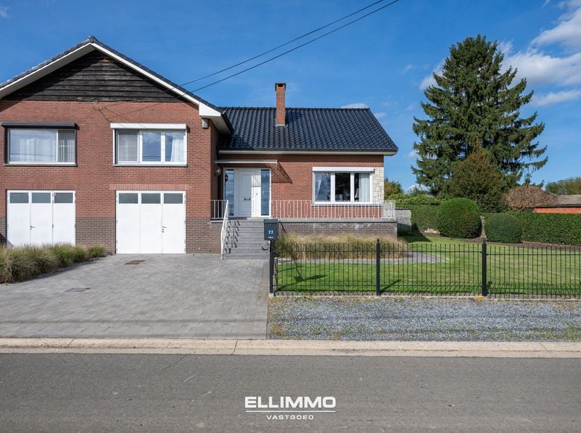 Huis te koop in Molenstraat 77,
                    3730 Hoeselt