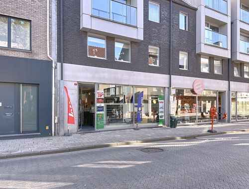                                         Rez-de-chaussée commercial à vendre à Aartselaar, € 225.000
