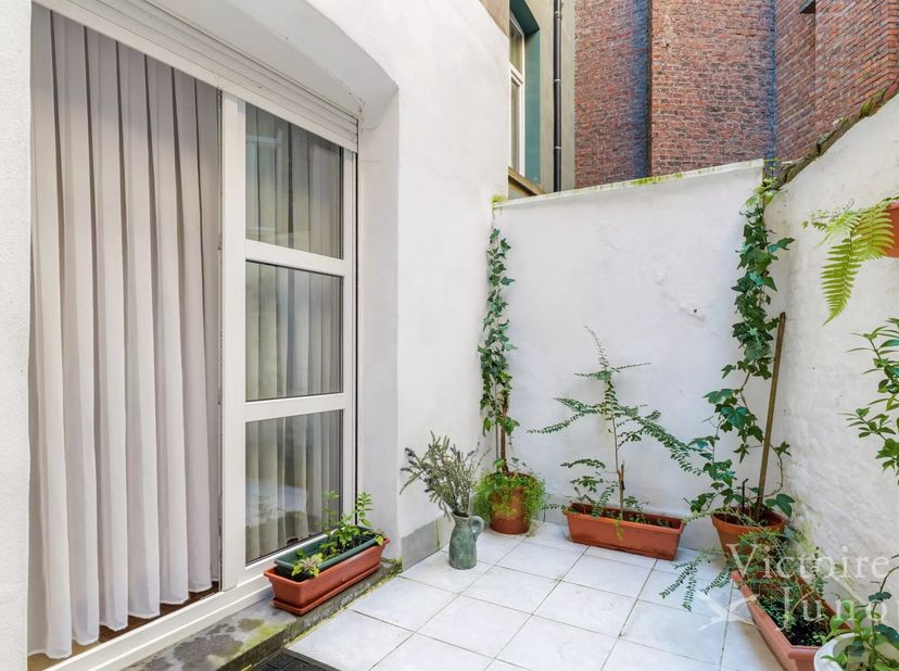 Victoire-Junot a le plaisir de vous présenter cette superbe maison bourgeoise, idéalement située à deux pas de la place Van Meenen et du parc de Fores