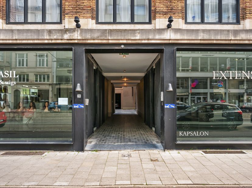Ce triplex unique a été conçu par Vincent Van Duysen et entièrement rénové en 2010, alliant parfaitement authenticité et confort contemporain.<br />
E