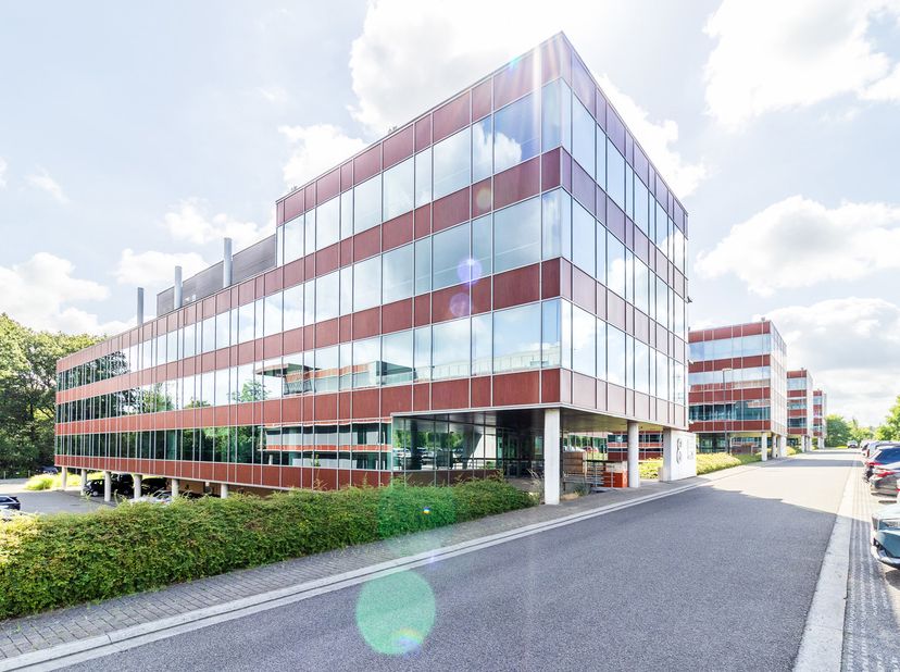 Au coeur du Namur Office Park | Beau plateau de bureaux modulable&amp;nbsp;<br />
Acc&amp;egrave;s ais&amp;eacute; vers la E411 et le centre de Namur<br />
Enviro
