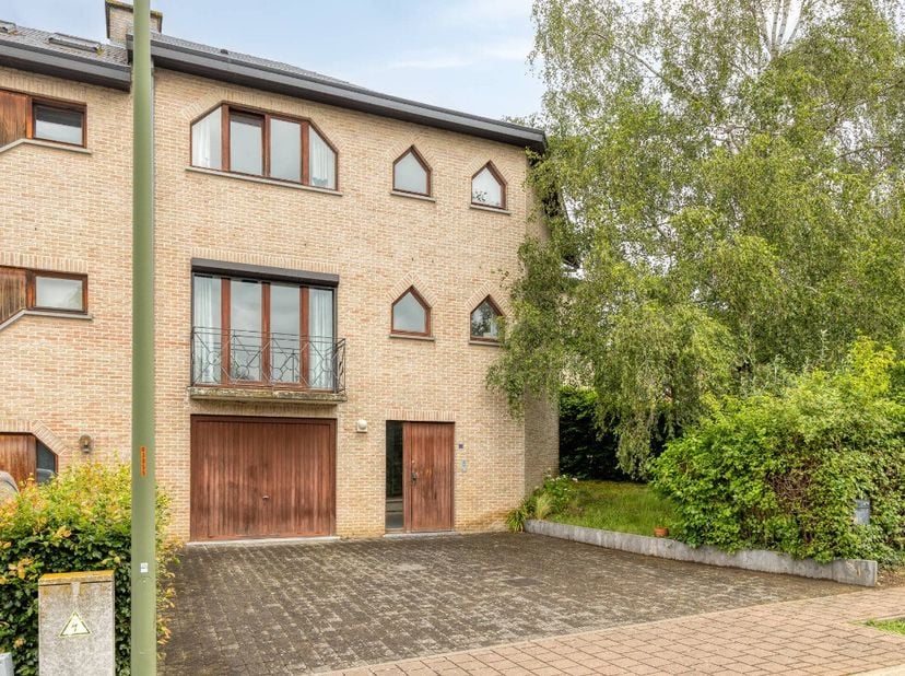 [[ DIT PAND NEEMT DEEL AAN DE ERA OPEN HUIZEN DAG OP 13/6 VAN 14:30 TOT 15:30 ]] Diest: woning te koop met garage op gunstige ligging Deze woning is g
