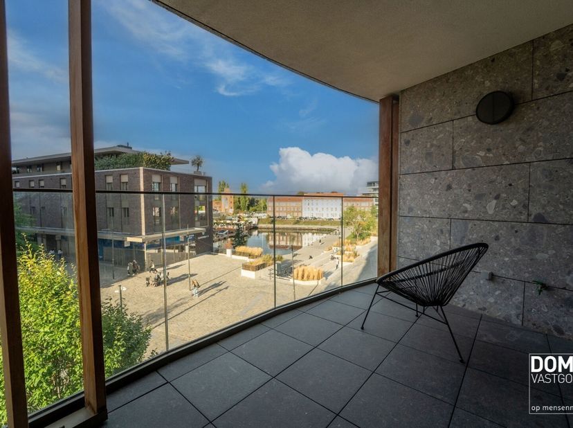 Dit prachtig 2 slaapkamer appartement vind je terug op de blauwe boulevard in centrum Hasselt.<br />
Het appartement met prachtig uitzicht op het wate