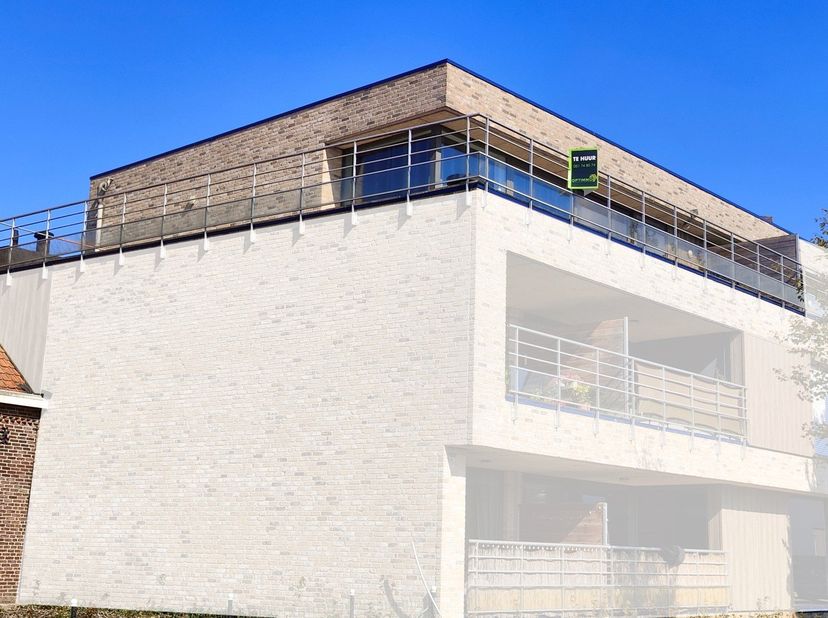 Dit gelijkvloers appartement is gelegen op 200m van de markt van Zwevezele en heeft een zeer ruim achterliggend terras.<br />
Het appartement heeft 2