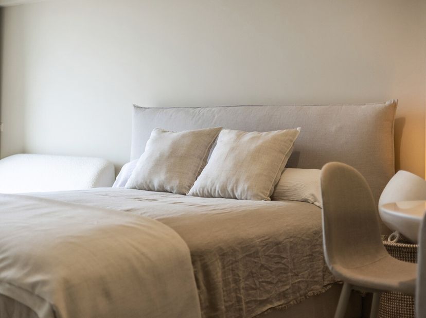 À vendre : studio-appartement rénové à Ostende, situé sur la Visserskaai avec une magnifique vue panoramique sur leau. Construit en 2001, ce studio se