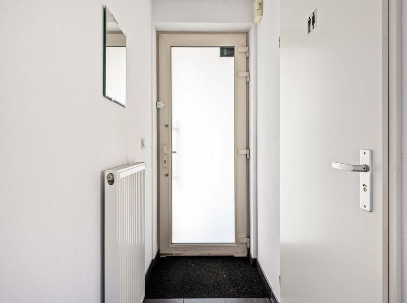 In Optie<br />
<br />
Duplex 1 slaapkamerappartement in centrum Geel.<br />
<br />
<br />
<br />
<br />
<br />
Indeling: woonkamer/keuken, ber