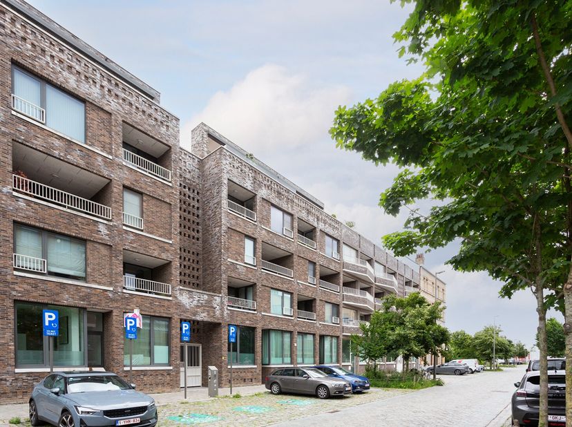 Locatie:<br />
Wens je graag te wonen in een modern en comfortabel appartement in de welbekende en gegeerde "Cadix Wijk" naast het Eilandje? Zoek niet