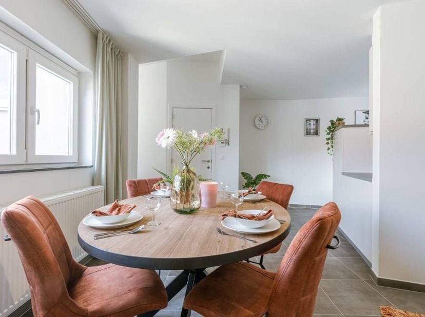 --- NIEUW ---&amp;nbsp;Gemeubeld&amp;nbsp;1-slaapkamerappartement in hartje Gent!<br />
<br />