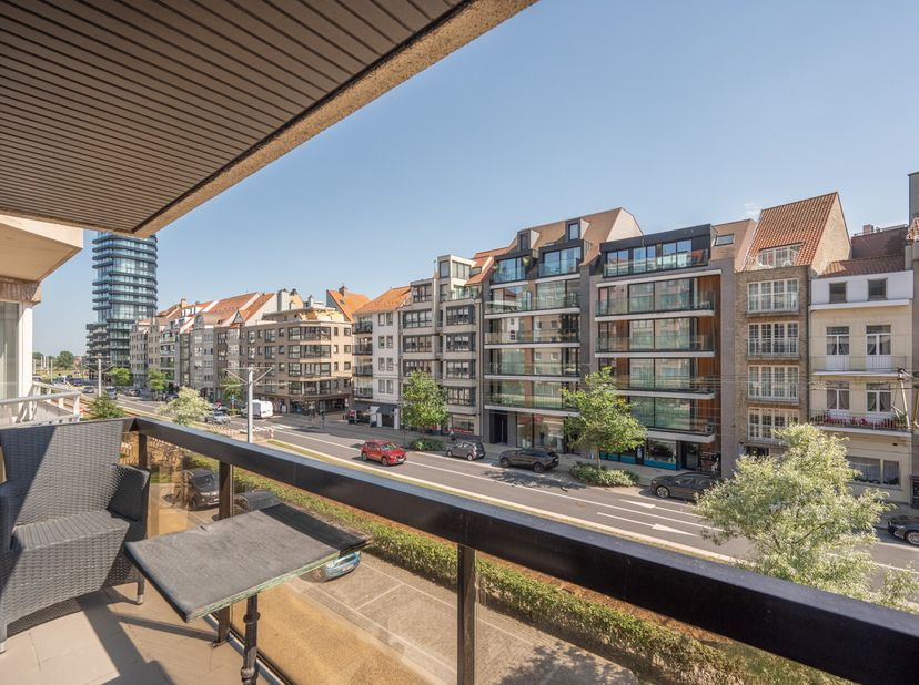 Dit woonappartement met 2 slaapkamers is ideaal gelegen in een rustig gebouw en situeert zich op de 2e verdieping.<br />
De lift werd recentelijk voll