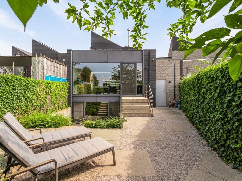 Deze magnifieke eigendom met hoge afwerkingsgraad en enkele praktische eyecatchers door architect Deviane is de perfecte woning voor wie op zoek is na