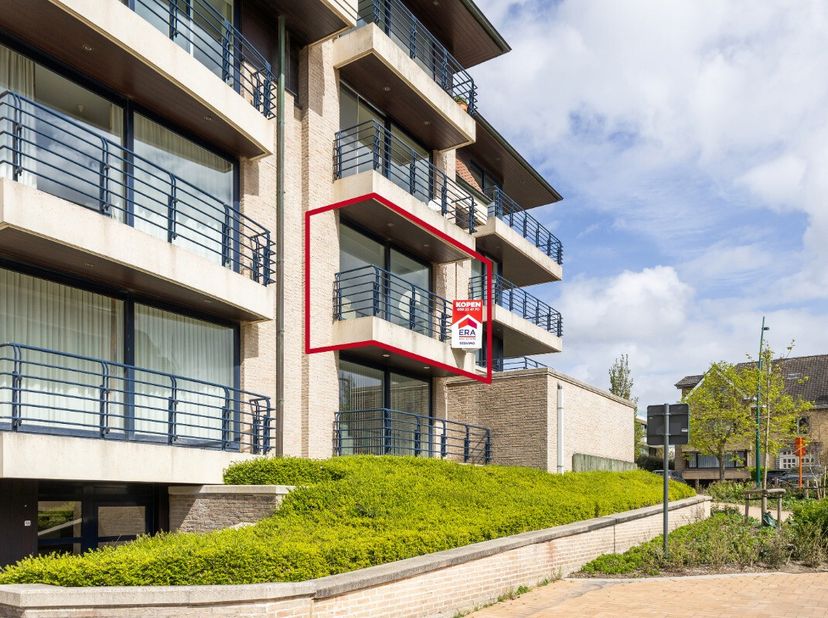 [[ ER WERD EEN OPTIE GENOMEN OP DIT PAND. ]] De Panne: Lichtrijk 2-slaapkamer appartement met zonnig terras Dit instapklare 2-slaapkamer appartement b