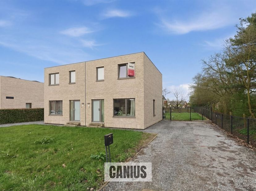 ENERGIENEUTRALE WONING MET 3 SLAAPKAMERS<br />
De Miere 11A te Kozen (Nieuwerkerken) is de thuisbasis van deze woning die op een zeer gunstige locatie