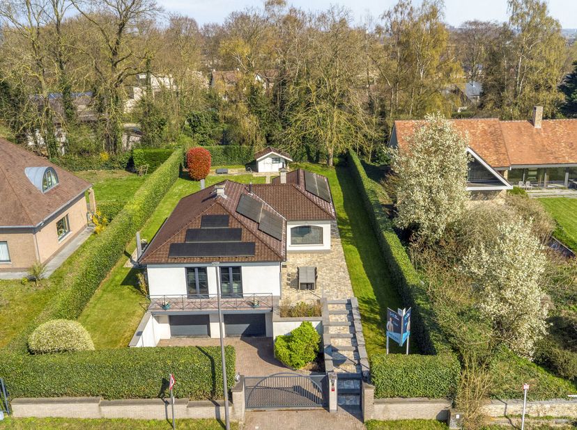 Vous êtes à la recherche d’une habitation où calme, confort et accessibilité se conjuguent parfaitement ? Cette charmante bungalow située Hoogveld 18
