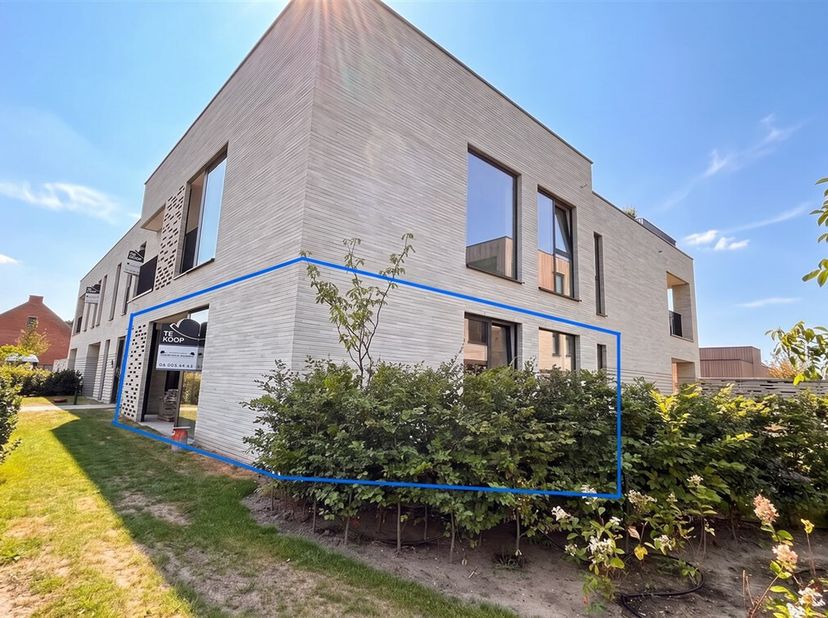 Luxueus nieuwbouw appartement met 3 slaapkamers en 2 badkamers<br />
Dit nieuw gelijkvloers appartement bevindt zich in het centrum van Gooreind, waar