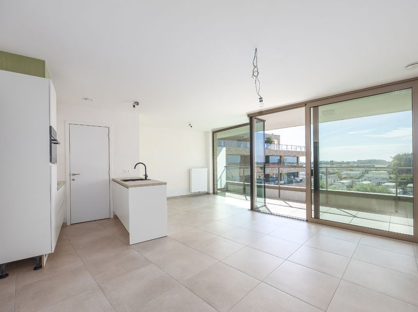 Découvrez cet Appartement Neuf récemment livré et entièrement prêt à emménager dans la chic Résidence Odrada, idéalement située sur l'Avenue Westend à