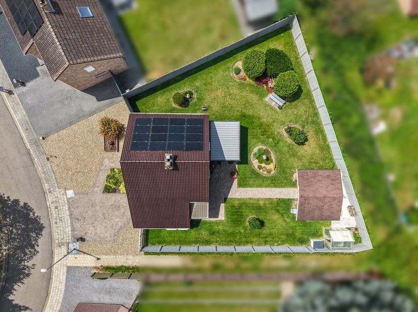 Deze charmante open bebouwing is gelegen aan Den Kulter 40 in Gingelom, een rustige en aangename woonomgeving waar groen, ruimte en bereikbaarheid han
