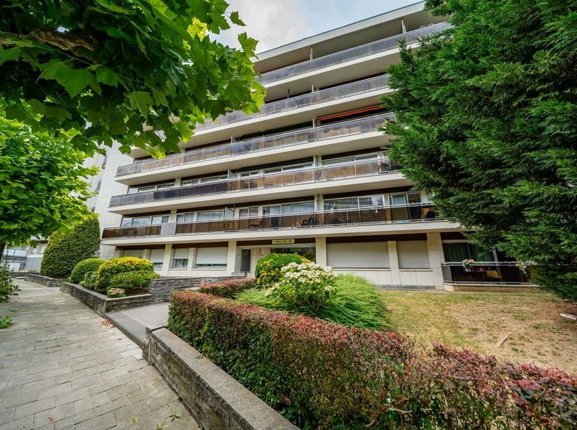 Evere – We Invest biedt dit mooie appartement met 3 slaapkamers aan, gelegen in een goed beheerd gebouw. ​​Het pand geniet van een ideale ligging nabi