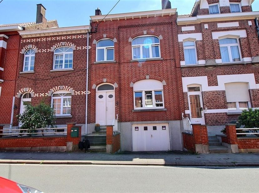 MAGNIFIQUE maison de maître avec jardin et terrasse, datant de 1930 et rénovée en 2025 avec énormément de goût tout en respectant l'âme de la demeure.