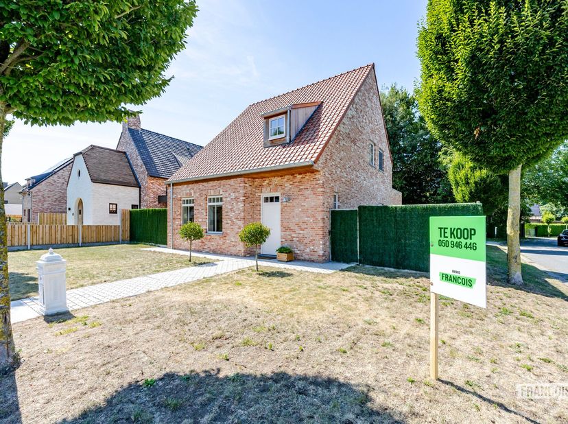 Bent u op zoek naar een instapklare villa waar kwaliteit, duurzaamheid en wooncomfort hand in hand gaan? Dan zal deze uitzonderlijke nieuwbouwvilla u