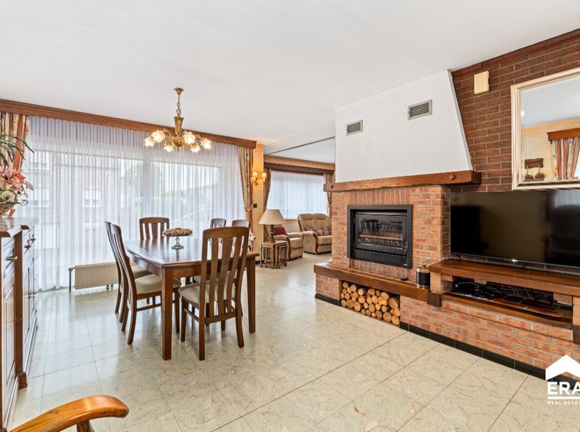 Te koop: ruime open bebouwing in de Paardskerkhofstraat, Linter, gelegen in een groene en residentiële omgeving nabij openbaar vervoer. Deze woning ui