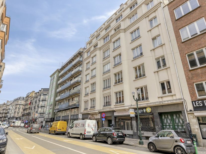 Cet appartement spacieux se situe au cœur de Bruxelles et est entièrement prêt à emménager.<br />
<br />
Ce bien unique avec une chambre combine le ch