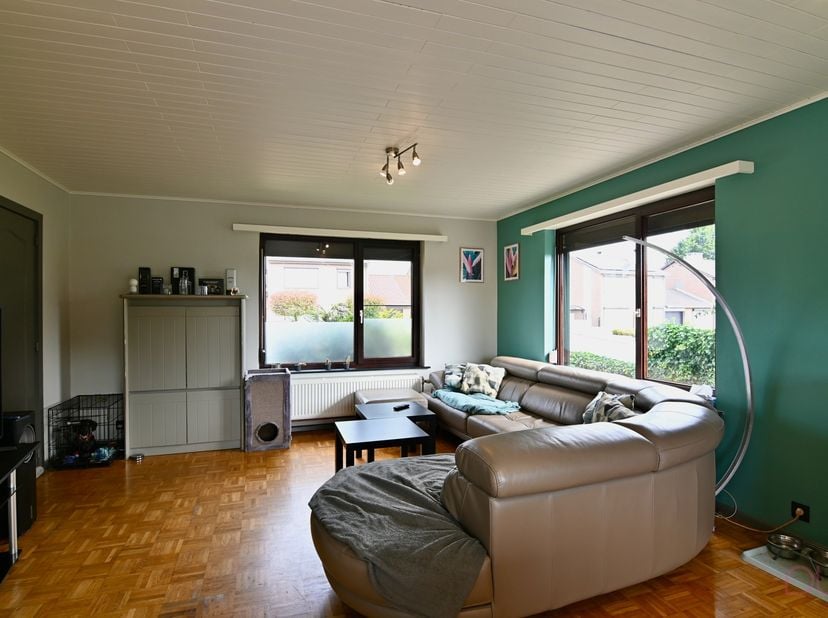 Deze ééngezinswoning is gelegen op een perceel van 5a14ca in een zeer rustige straat in Heusden-Zolder.&amp;nbsp;De woning werd gebouwd in 1979 en werd st