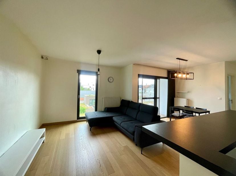 Ligging: Het appartement is perfect gesitueerd op het trendy Zuid! Horeca, winkels, invalswegen en openbaar vervoer bevinden zich in de directe omgevi