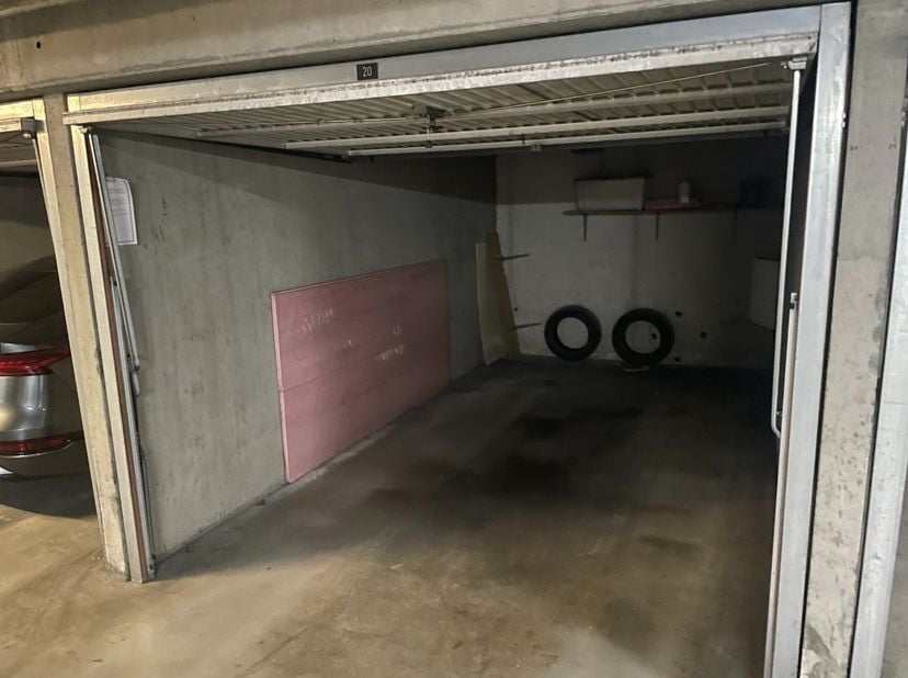 Garage te huur in Canadaplein 1 bus 20,
                    8400 Oostende