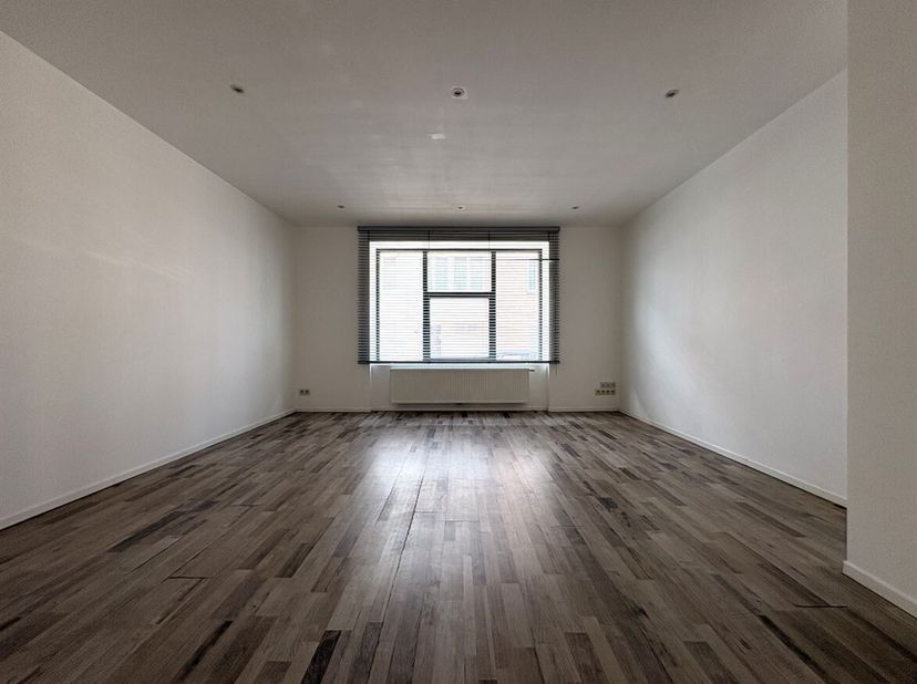 Ruim gelijkvloers appartement met 1 slaapkamer<br />
Ligging: Dit ruime gelijkvloerse appartement is gelegen net buiten het centrum van Herentals. Win