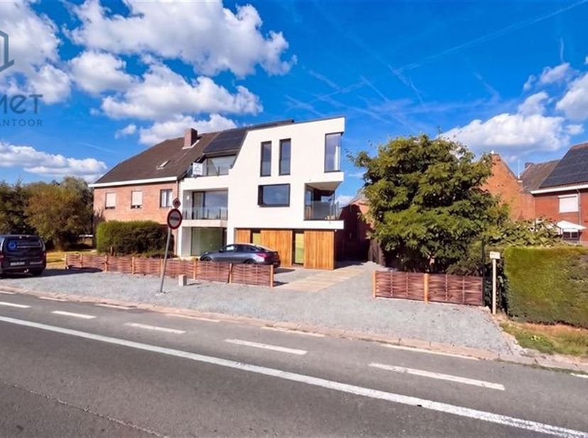 INSTAPKLAAR DAKAPPARTEMENT MET 2 SLAAPKAMERS, ZONNEPANELEN &amp; MOGELIJKHEID TOT EXTRA RUIMTEModern, energiezuinig en instapklaar wonen op wandelafstand