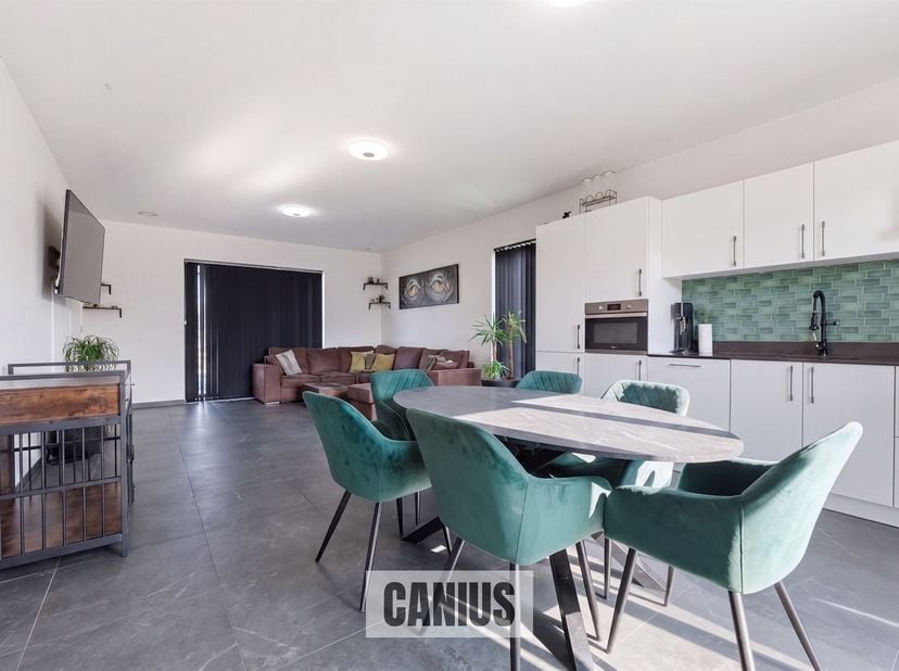LANDELIJKE WONING MET 3 SLKS &amp; TUIN<br />
<br />
In het rustige &amp; groene Munsterbilzen, deelgemeente van de stad Bilzen-Hoeselt treffen wij de verka