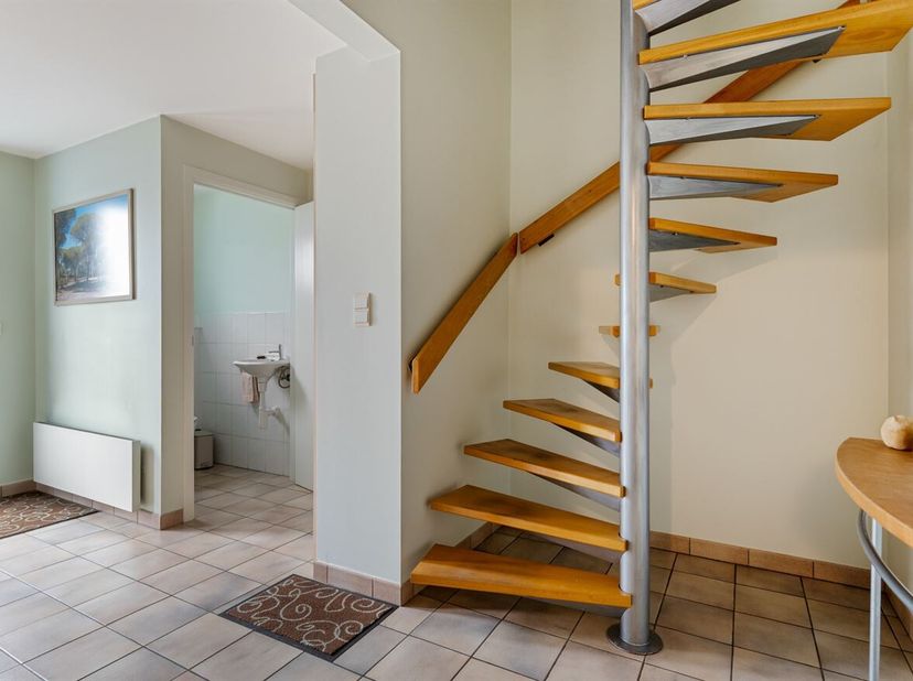 PRACHTIGE BEL-ETAGE met 3 SLPK. + ZORGWONING 50 M² in Wommelgem!<br />
Op een rustige en aangename locatie aan de Pietingsbaan in Wommelgem vinden we