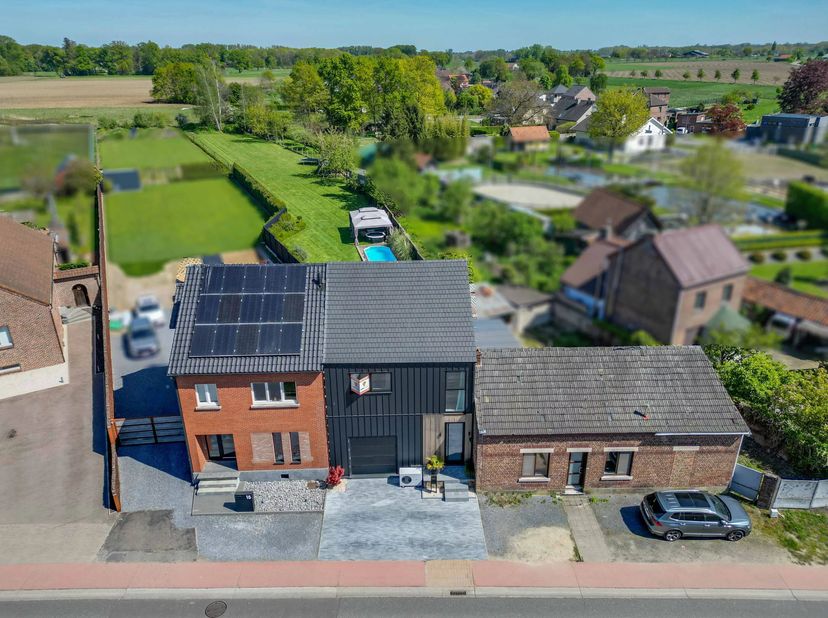 Gelegen in het rustige en landelijke Vliermaalroot bevindt zich deze moderne, gesloten bebouwing die luxe, ruimte, comfort en energiezuinigheid moeite