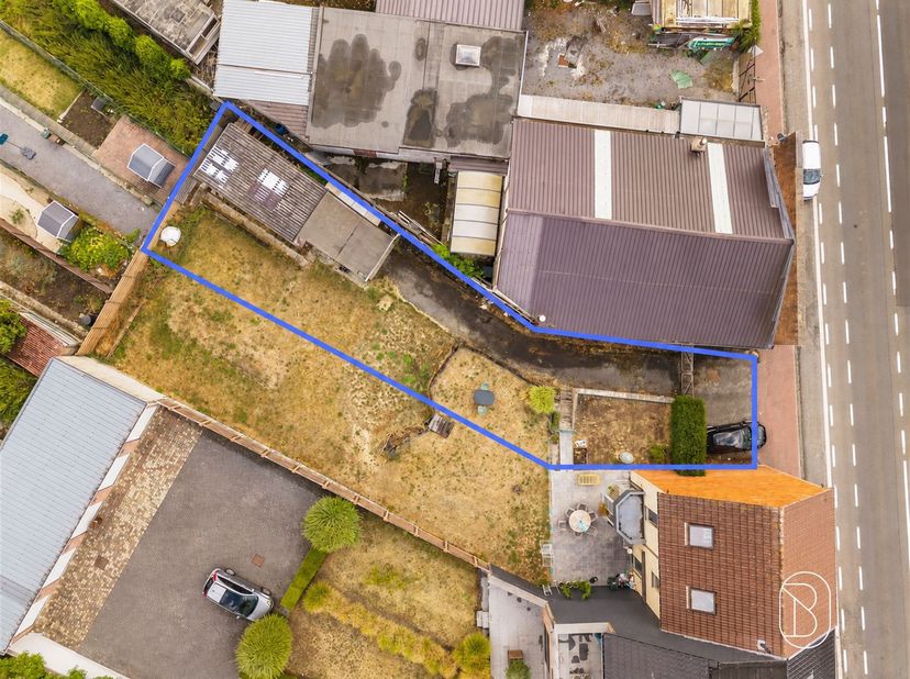 BOUWGROND TE KOOP IN RONSE<br />
<br />
Dit is een uitstekende bouwkavel gelegen in Ronse met een totale grondoppervlakte van 330m². Het perceel bie