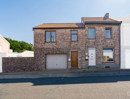                                         Immeuble d'appartements à vendre à Mont-sur-Marchienne, € 267.000
